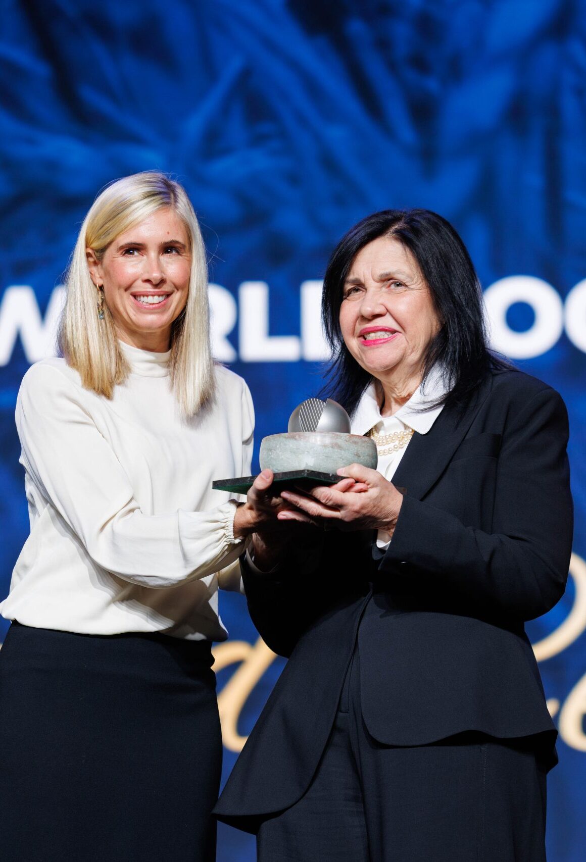 2025 World Food Prize Laureate, Dr. Mariangela Hungria accepts the 2025 World Food Prize during Laureate Award Ceremony